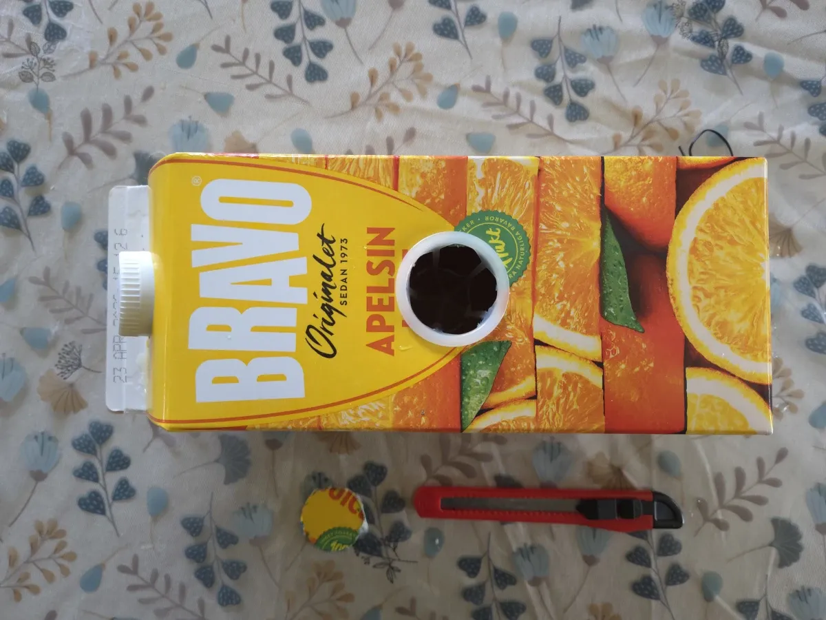Nätkorg i juicepaket fyllt med näringslösning